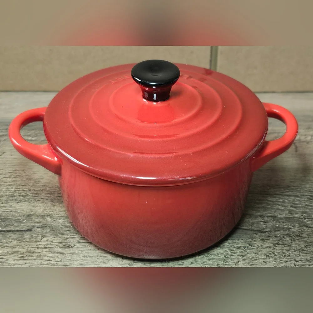 Le Creuset Mini Round Cocotte 14cm Red  New - Picture 3 of 8